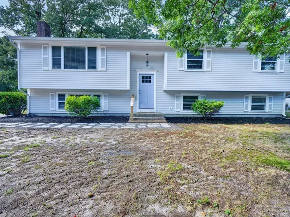 40 High Pine Dr, Plymouth, MA 02360