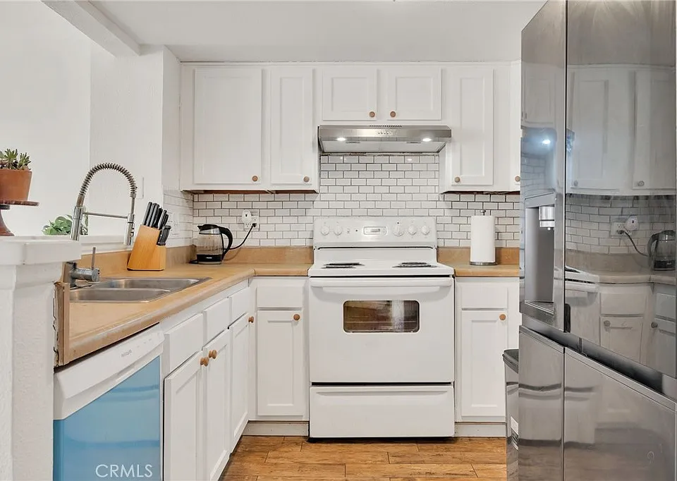 300 E Chestnut Ave #205