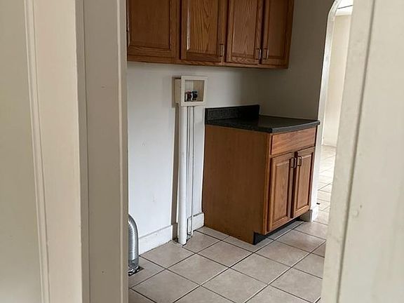 4th image of 259 Medford St