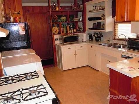 4th image of 217 N 22nd St