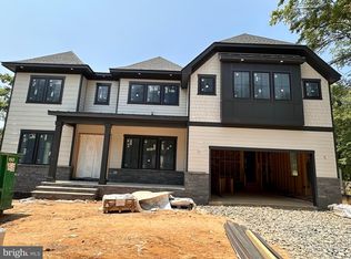 910 Cottage St SW, Vienna, VA 22180