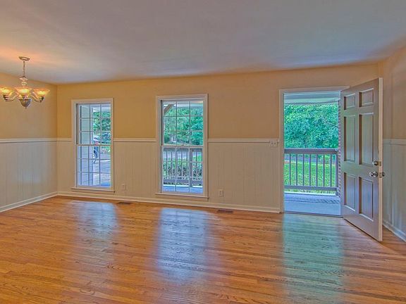 4th image of 1785 Pine Cir