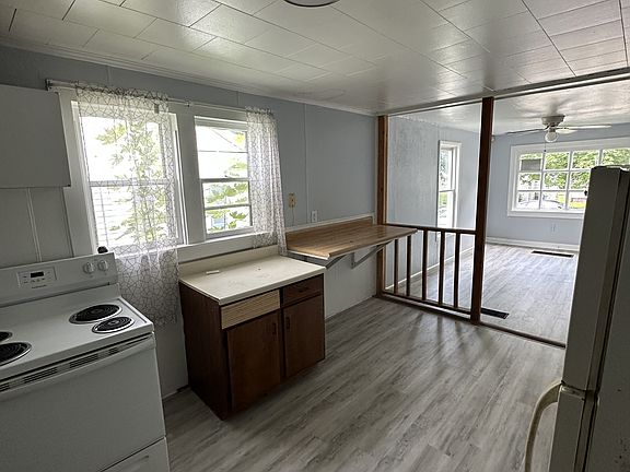 5th image of 415 E 35th St