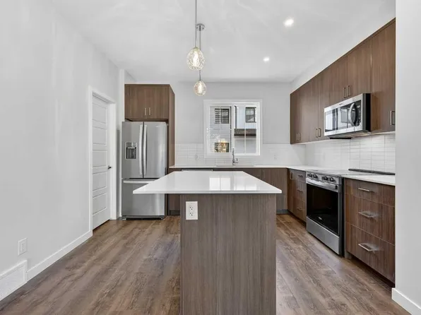 40 W Creekside Way SW #105, Calgary, AB T2X 4A9