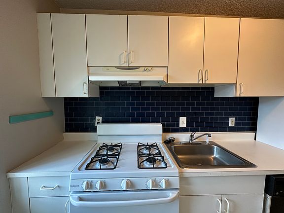 5th image of 572 Whitney Ave #33E