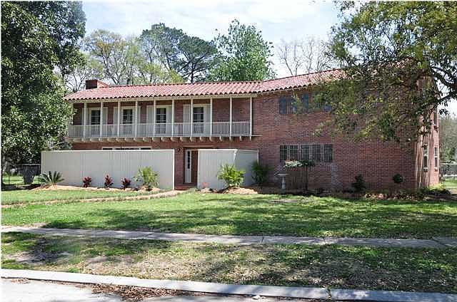 1st image of 400 Everette St