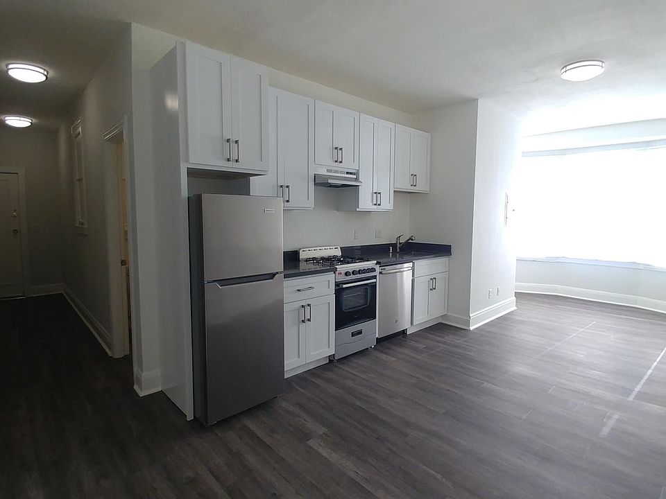 1st image of 305 Hyde St APT 302
