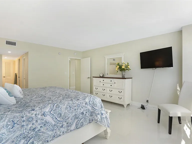 3430 Galt Ocean Dr #410 — Photo 28