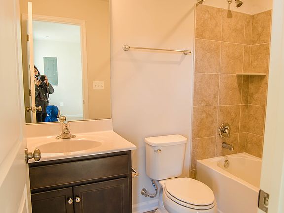 2nd image of 113 Oakshire Ct
