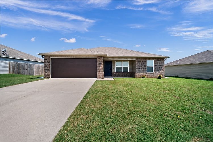 1st image of 821 NW Evans Cir