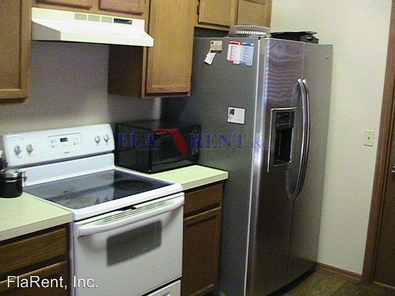 3rd image of 609 Remington Oak Dr