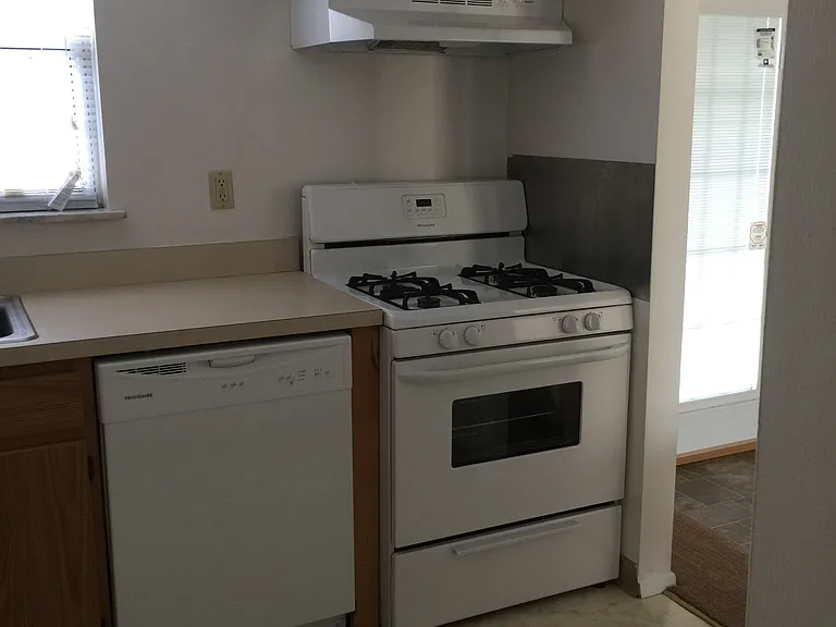 1300 Rosewood Ct — Photo 20