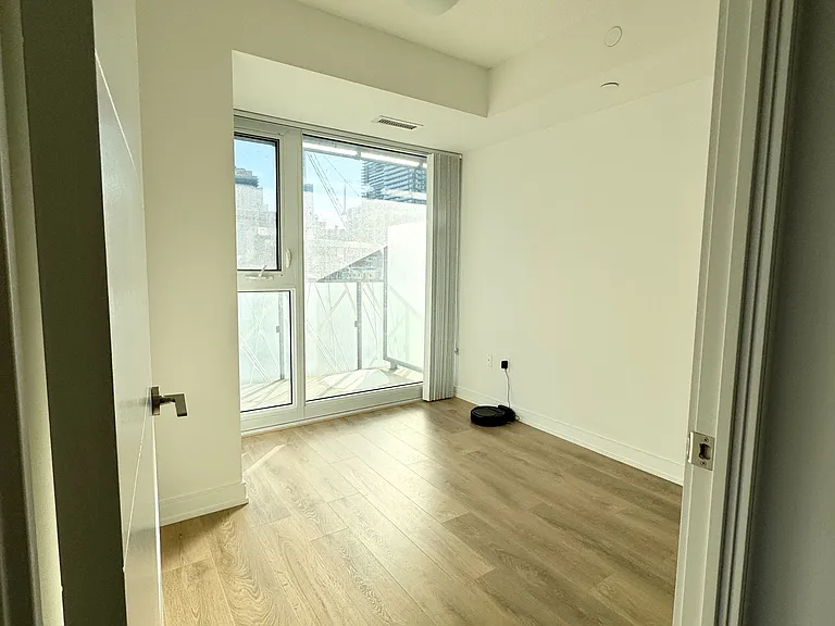50 Wellesley St E #908 — Photo 7