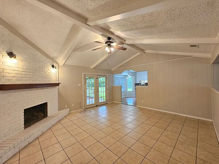 2301 Zinnia Ct — Photo 7