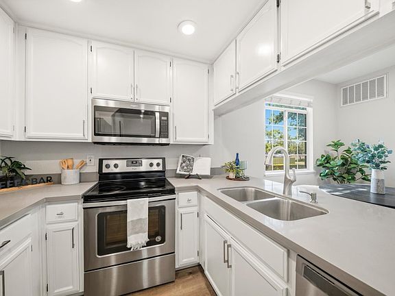 3rd image of 101 Sunnyhills Ct