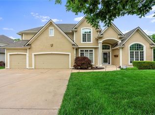 512 NW Highcliffe Dr, Lees Summit, MO 64081