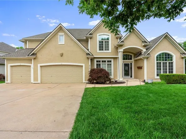 512 NW Highcliffe Dr, Lees Summit, MO 64081