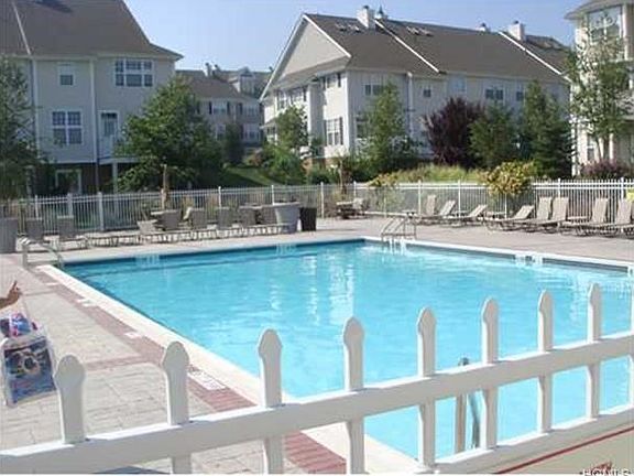 5th image of 72 Fairways Dr #567