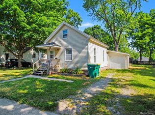 204 W Perry St, Durand, MI 48429
