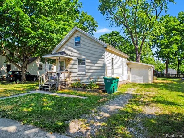 204 W Perry St, Durand, MI 48429