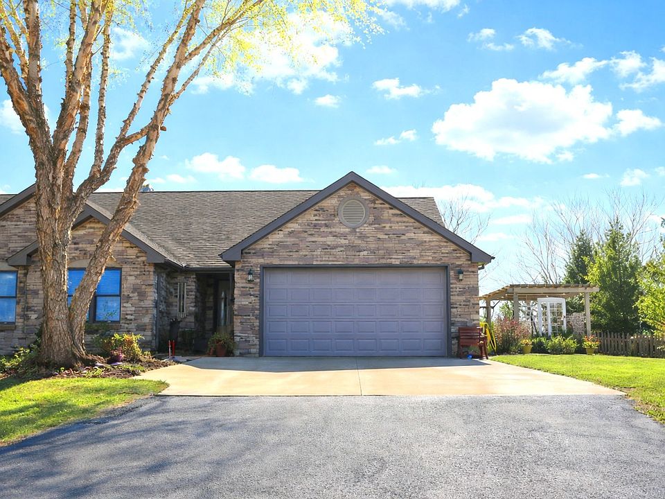 29194 Deer Valley Dr #A, Deer Grove, IL 61243 | MLS #12596815 | Zillow