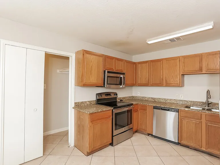 9000 Christopher Cir — Photo 9
