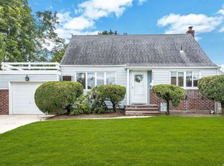 3000 N Jerusalem Rd, Wantagh, NY 11793