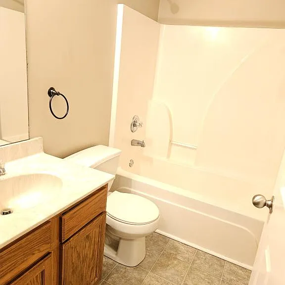 305 Dalton Ct — Photo 12