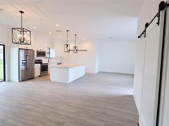 5th image of 3219 Vera Ct