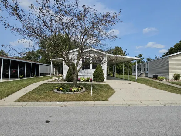 203 Pinewood Cir, Lima, OH 45804