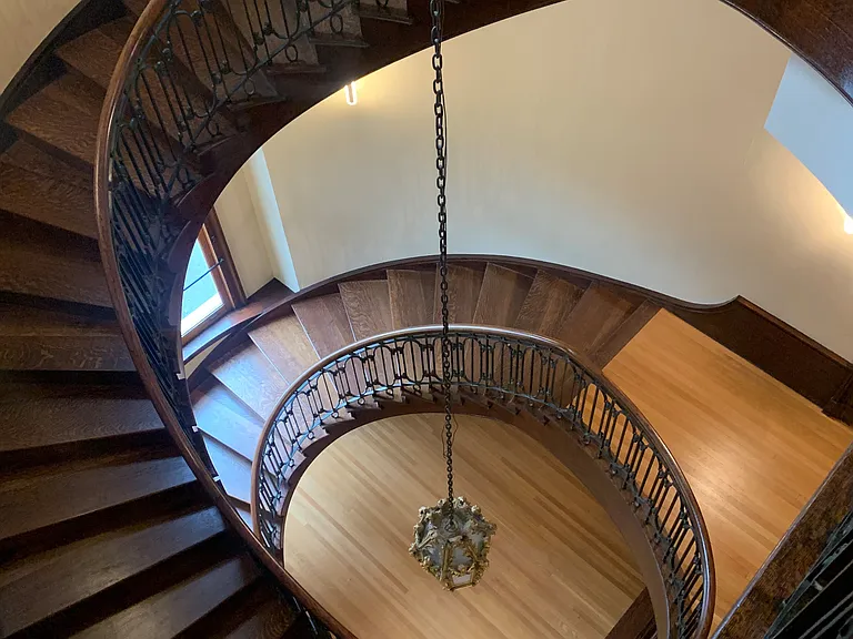 Spiral stairwell