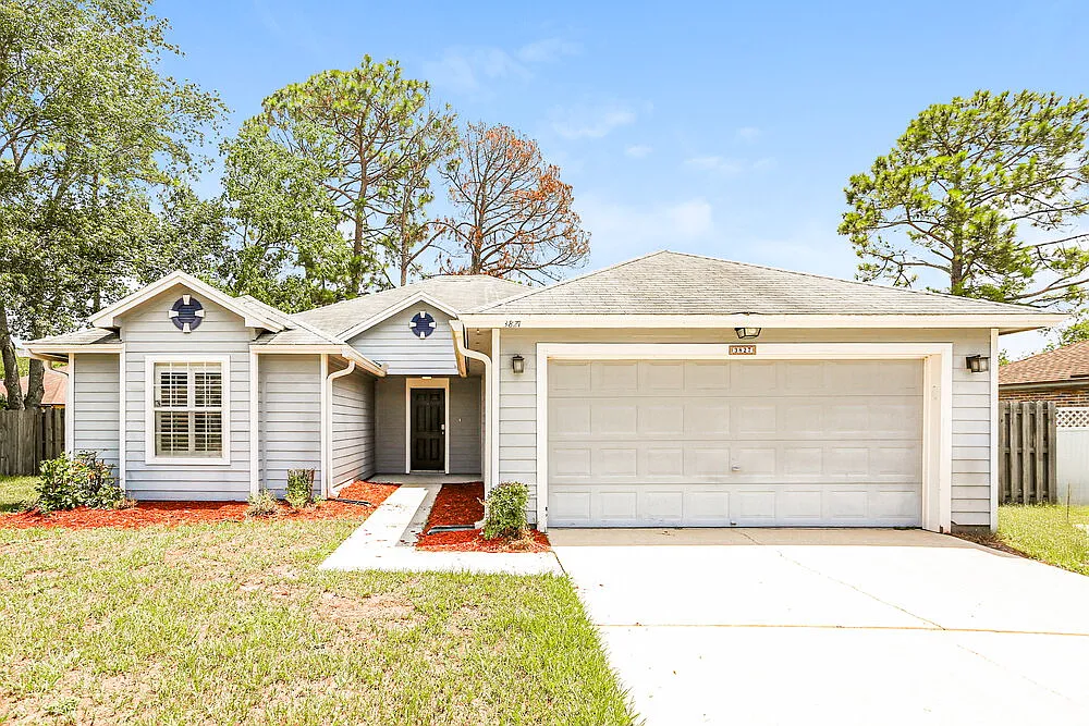 3 bed, 2.0 bath, 1595 sqft, $1,815 — Photo 1