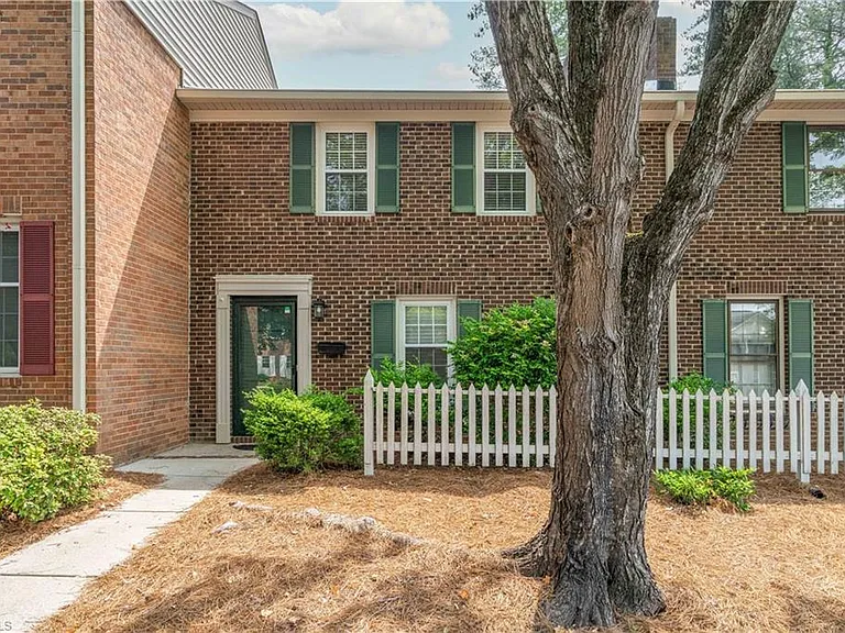 3921 E Valley Ct #D — Photo 1