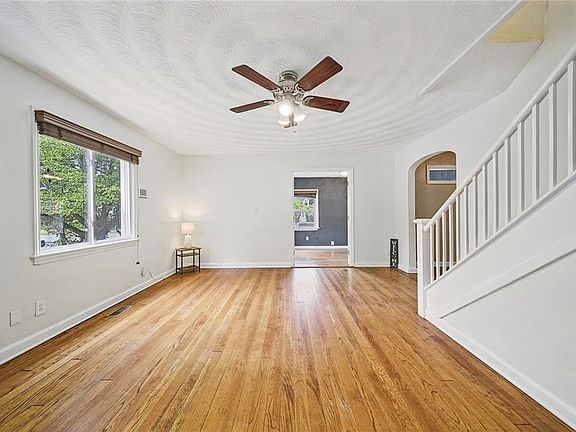 5th image of 402 Ashlawn Dr