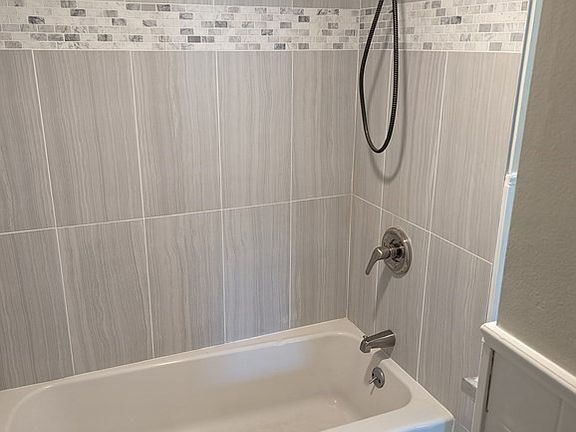 3rd image of 28-28 Pine St #30