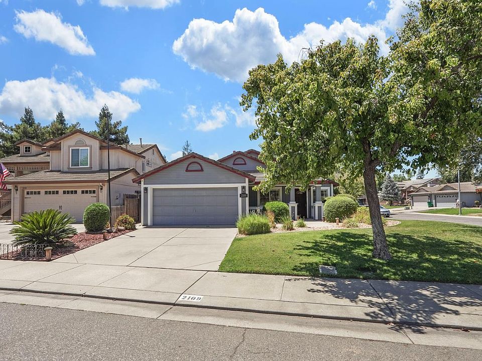 1st image of 2109 Bluejay Way