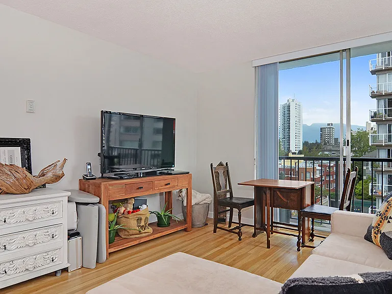 1952 Comox St #501 — Photo 8