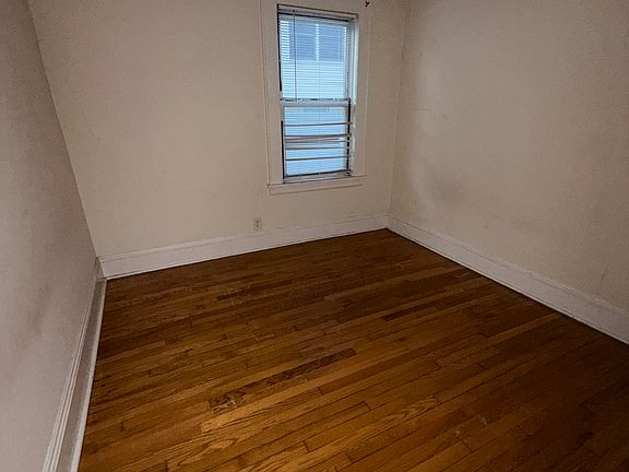 2nd image of 481 W Grand Ave APT 1
