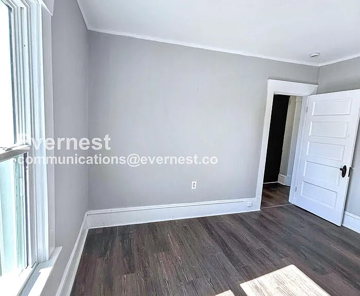 2216 E 82nd St — Photo 4