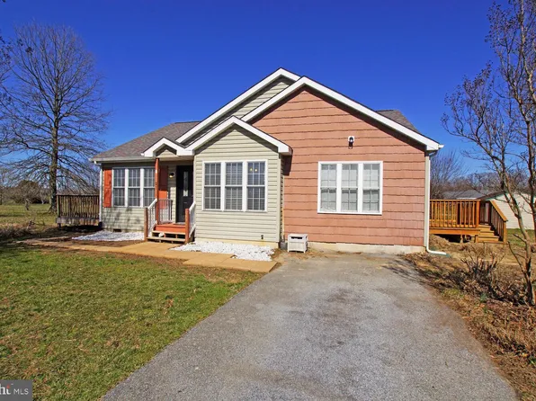 21 Fox Crossing Dr, Clayton, DE 19938