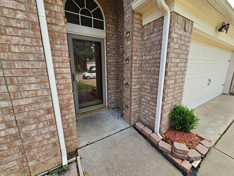 1128 Marshall Dr — Photo 3