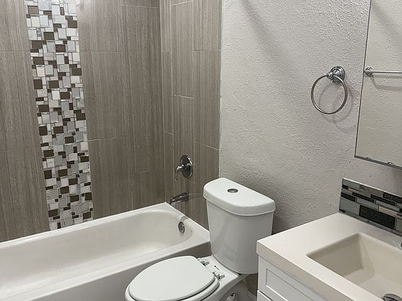 5th image of 1436 Holly Heights Dr APT 1