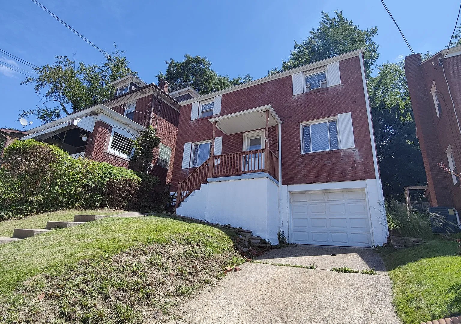 *Recently Updated & Cozy 3BD/1BA Single-Family Home Available in Brentwood* — Photo 2