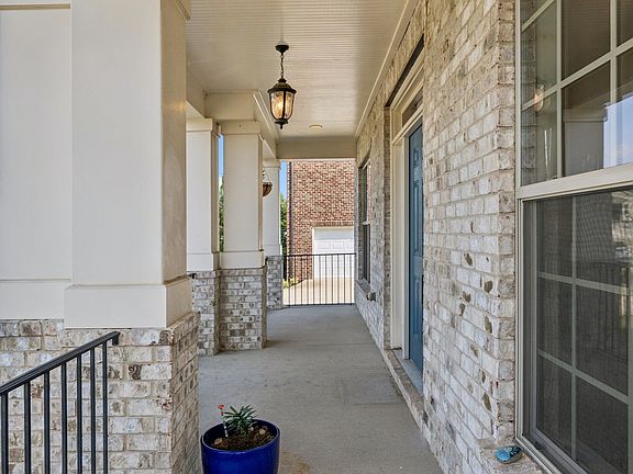 3rd image of 1075 Brixworth Dr