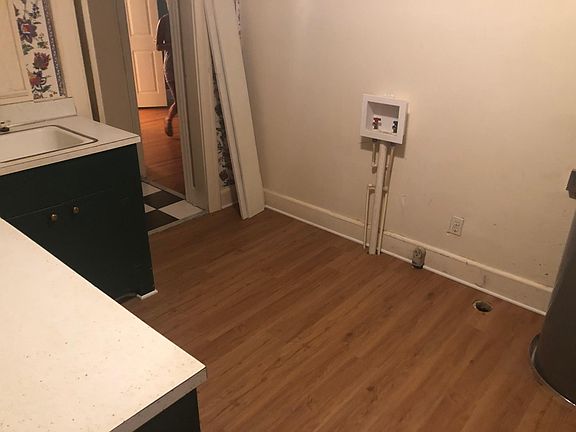 4th image of 508 W Alden Ave