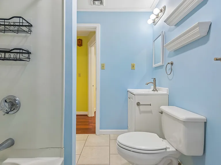 1572 Whitney Ave #2 — Photo 14