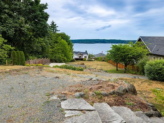 2nd image of 401 Chemainus Rd