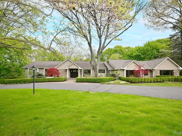 4801 N Harsdale Rd, Bloomfield Hills, MI 48302
