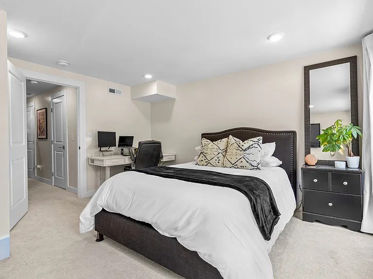 1255 W Pike St — Photo 30