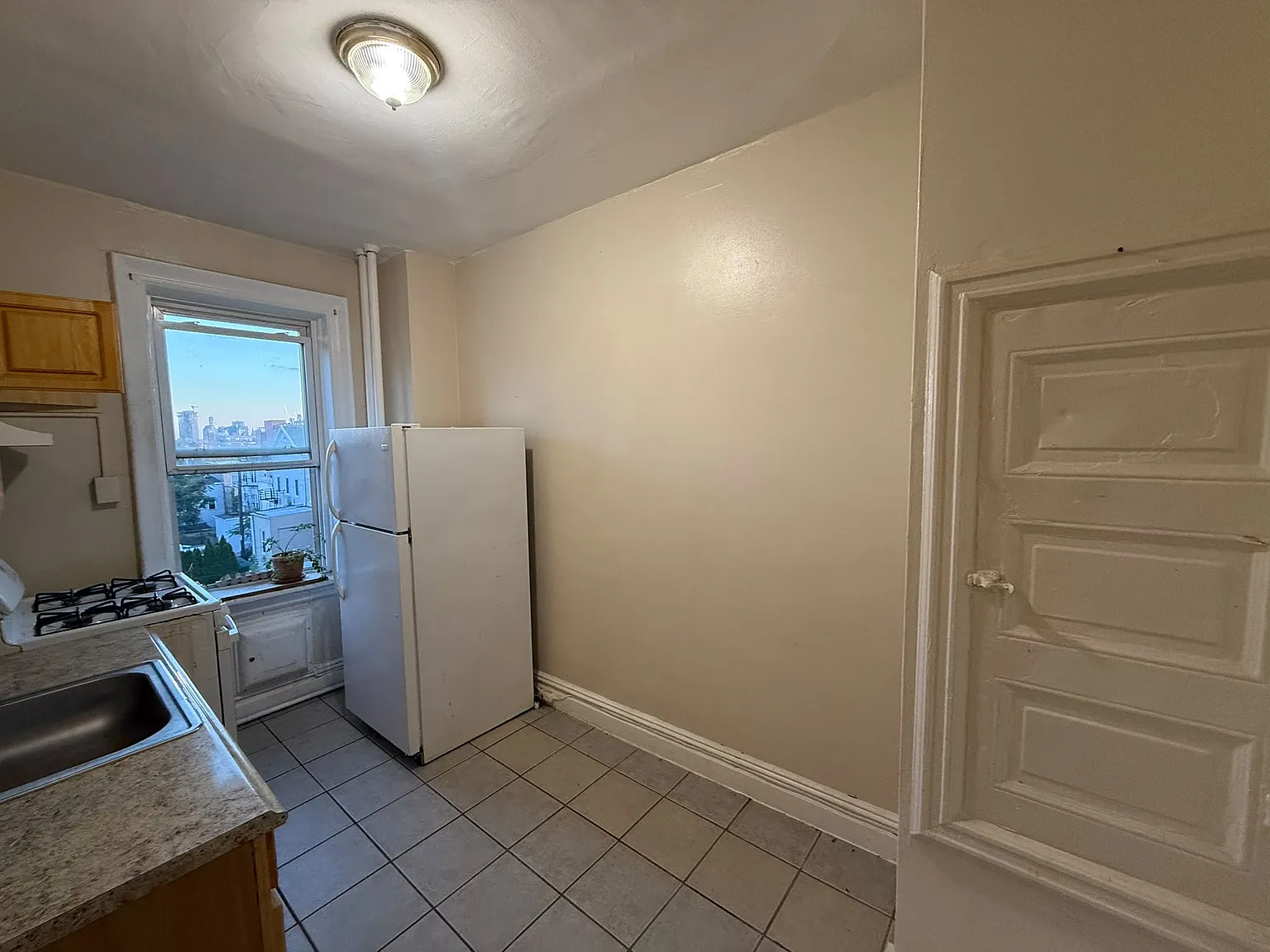 28 Sherman Place — Photo 2